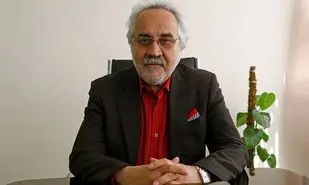 نخل‌ها، ایستاده اما بی‌سر می‌میرند