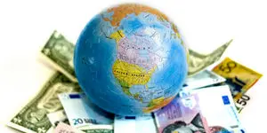 در حوزه اقتصاد نباید با نگاه سیاسی تصمیمگیری کرد