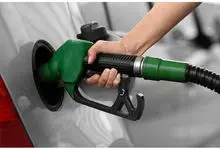 توضیح نماینده مجلس درباره قیمت بنزین / افراد پر مصرف باید پول بیشتری بپردازند