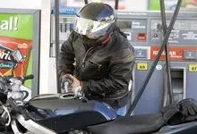 مقایسه بنزین سوپر و معمولی / کدام یک برای موتورسیکلت مناسب‌تر است؟